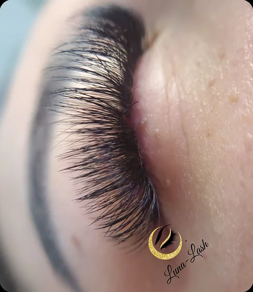 Pestañas y cejas, trabajo de Diana’s Hair Studio