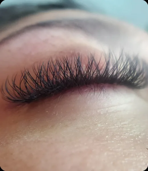 Pestañas y cejas, trabajo de Diana’s Hair Studio