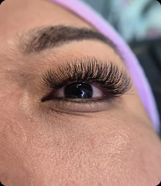 Pestañas y cejas, trabajo de Diana’s Hair Studio